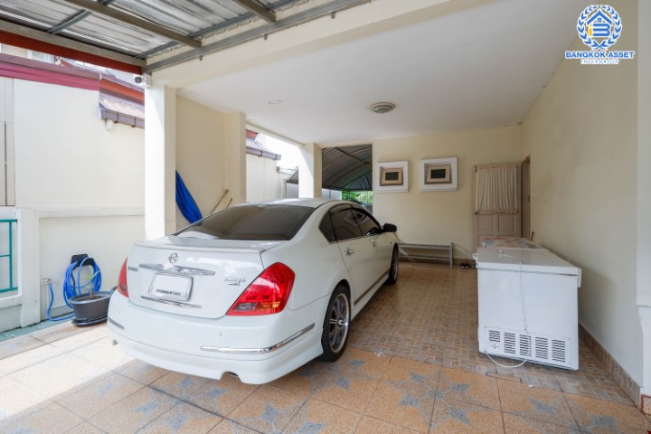 *****บ้านเดี่ยวมือสอง ม.อาภา1 ราชพฤกษ์ เนื้อที่ 53.1 ตร.ว. ฟังก์ชัน 3 ห้องนอน 3 ห้องน้ำ 2 ที่จอดรถ พื้นที่ใช้สอย 190 ตร.ม. การเดินทางสะดวก เชื่อมต่อถนนราชพฤกษ์, ถนนจรัญสนิทวงศ์, วงเวียนพระราม5 ใกล้รถไฟฟ้าสายสีแดง "สถานีตลิ่งชัน" และจุดขึ้นทางด่วน "ศรีรัช"